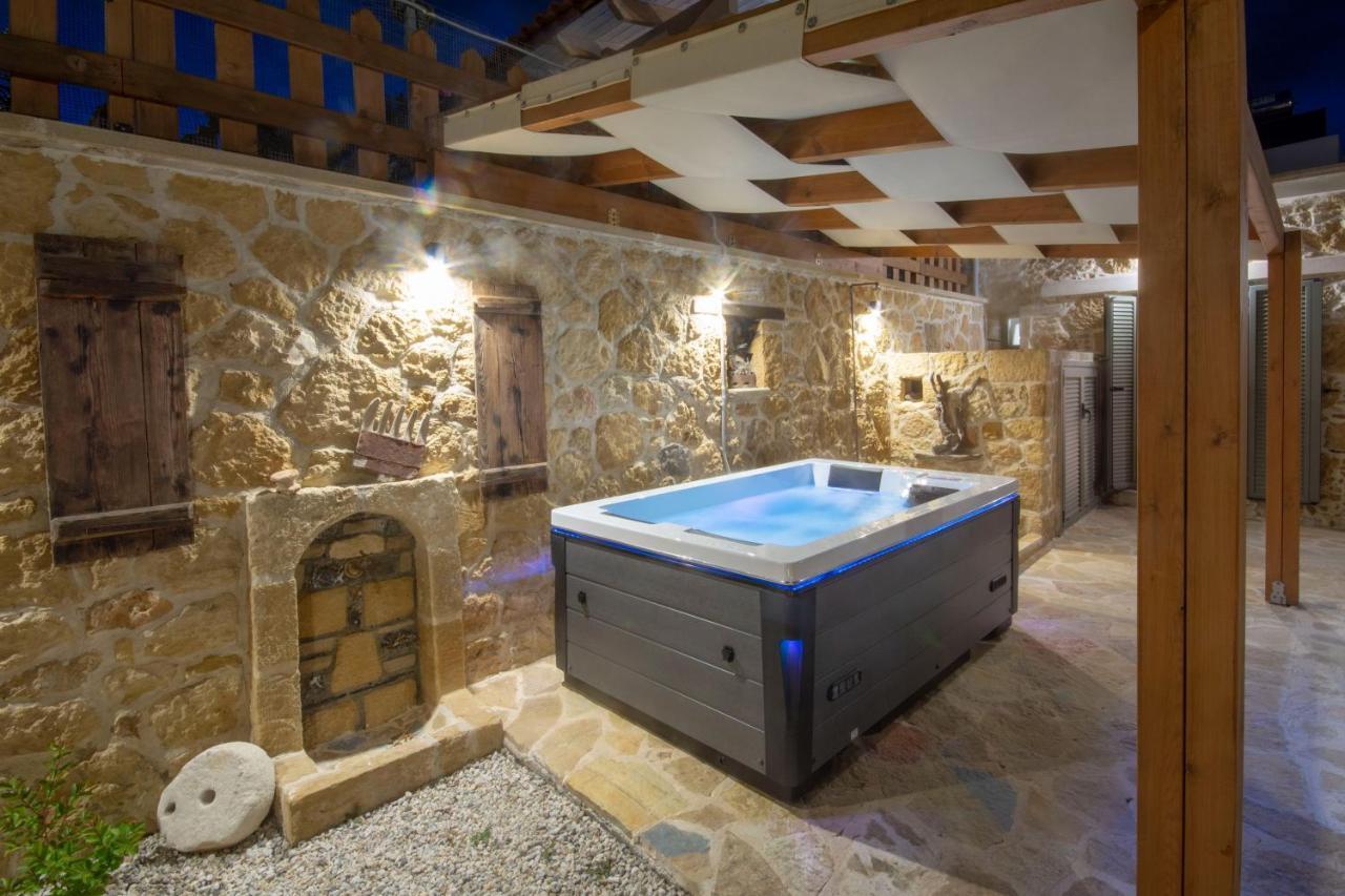 Pamelas House With Jacuzzi กิสเซมอส ภายนอก รูปภาพ